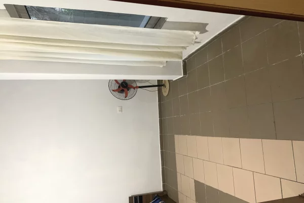 Shtepi me qera Shtepi Private ne Tirane, 2+1, Mobilimi Pjeserisht e mobiluar, Pagesa 30,000  Leke.