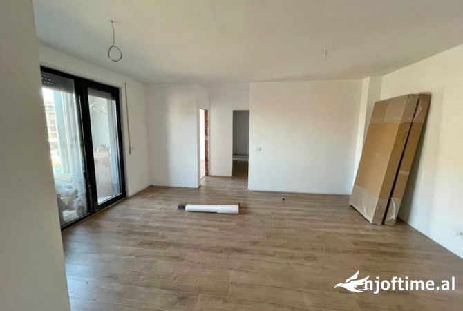 Shtepi ne shitje Apartament ne Tirane, 2+1, Mobilimi Bosh, pa mobiluar, Pagesa 141,000  Euro.