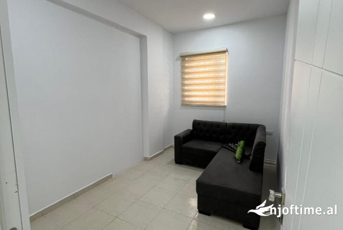 Ambiente Commerciale in Affitto 3+1 a Tirana - 850 Euro