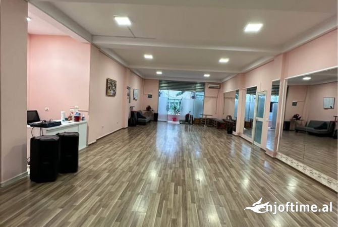 Business Property in Sale 3+1 in Tirana - 280,000 Euro