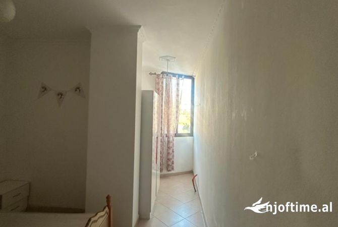 Shtepi ne shitje Apartament ne Tirane, 2+1, Mobilimi E mobiluar, Pagesa 150,000  Euro.