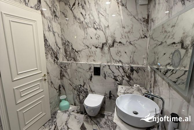 Shtepi ne shitje Apartament ne Tirane, 3+1, Mobilimi E mobiluar, Pagesa 360,000  Euro.