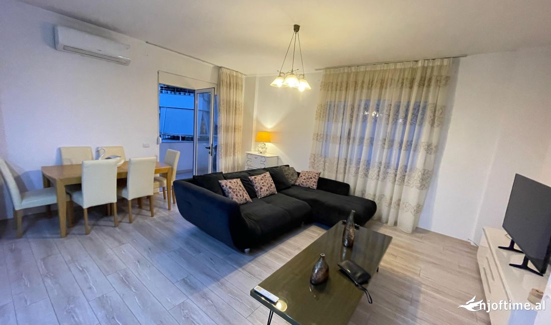 Shtepi ne shitje Apartament ne Tirane, 1+1, Mobilimi E mobiluar, Pagesa 180,000  Euro.
