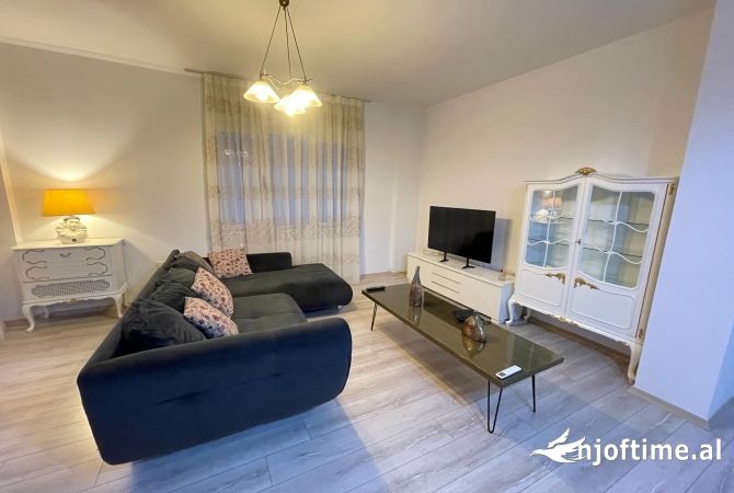 Shtepi ne shitje Apartament ne Tirane, 1+1, Mobilimi E mobiluar, Pagesa 180,000  Euro.