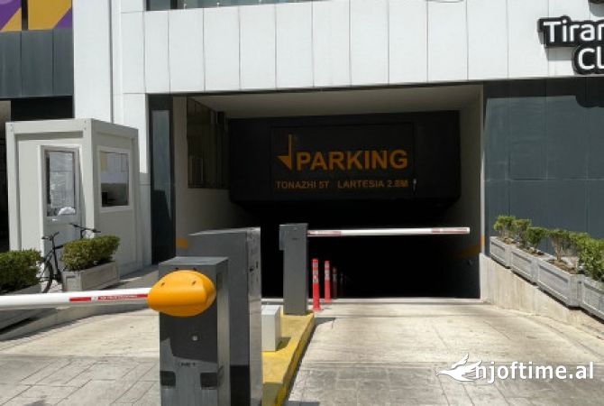Ambiente Commerciale in Affitto 4+1 a Tirana - 100 Euro