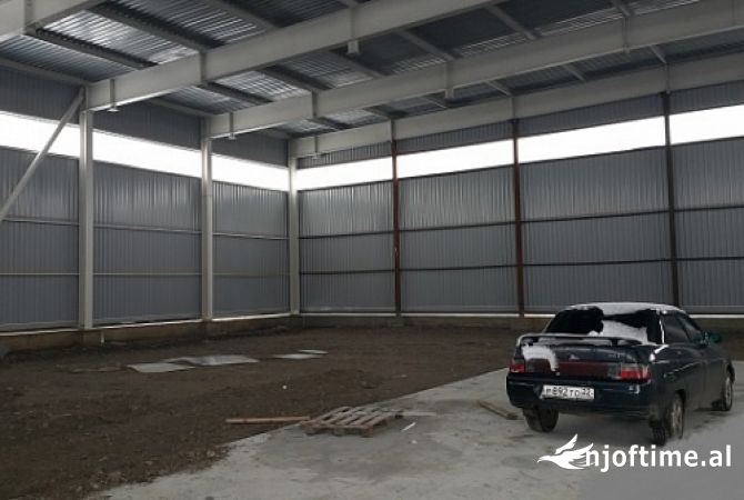 Ambiente Commerciale in Affitto 4+1 a Tirana - 3,000 Euro