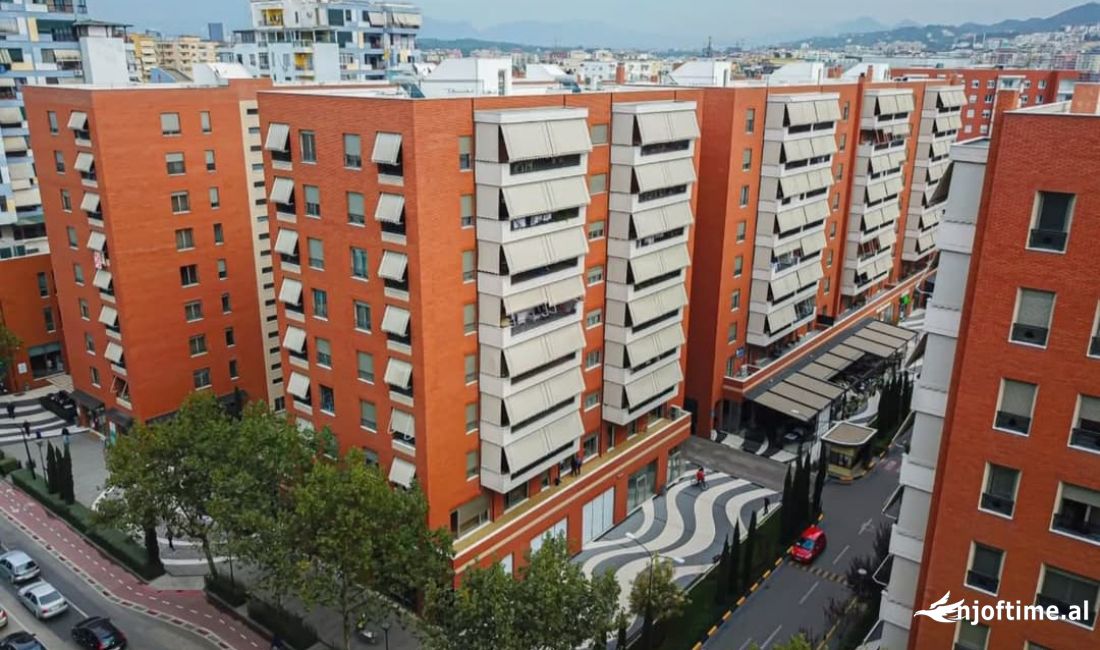 ⚡Shitet Dyqan 67m2 -tek Kompleksi  Delijorgji-Rruga e Kavajes-*/