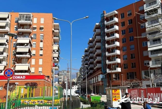 Ambiente Commerciale in Vendita 1+1 a Tirana - 550,000 Euro