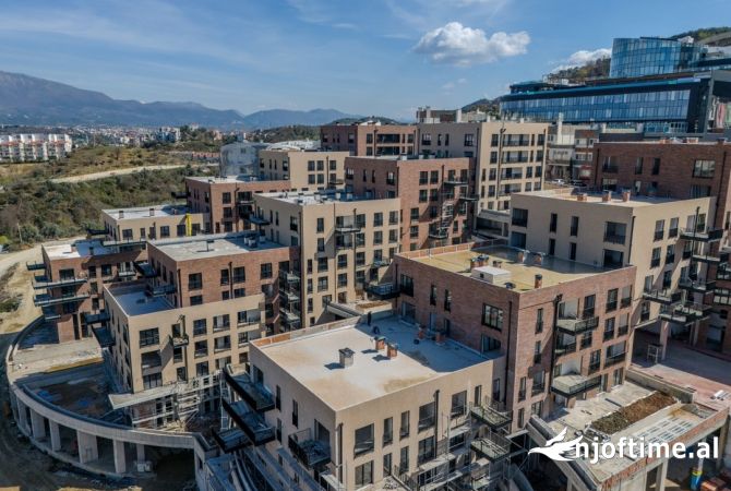 Shtepi ne shitje Apartament ne Tirane, 2+1, Mobilimi Bosh, pa mobiluar, Pagesa 220,000  Euro.