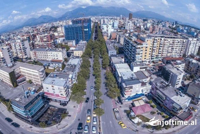 Ambiente Commerciale in Affitto 1+1 a Tirana - 3,500 Euro
