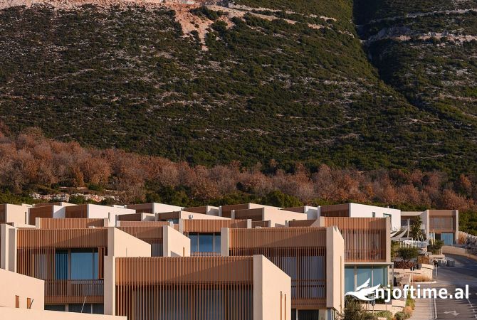 Shtepi ne shitje Vila Luksoze ne Vlore, 2+1, Mobilimi Bosh, pa mobiluar, Pagesa 1,000,000  Euro.