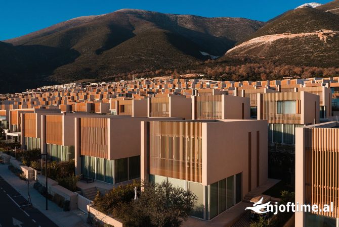 Shtepi ne shitje Vila Luksoze ne Vlore, 2+1, Mobilimi Bosh, pa mobiluar, Pagesa 1,000,000  Euro.