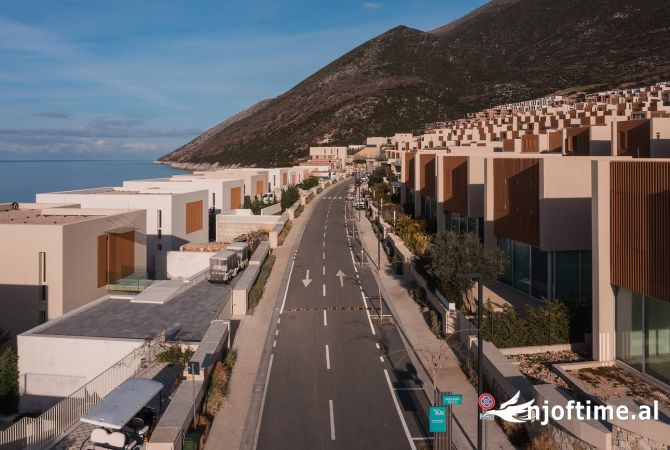 Shtepi ne shitje Vila Luksoze ne Vlore, 2+1, Mobilimi Bosh, pa mobiluar, Pagesa 1,000,000  Euro.