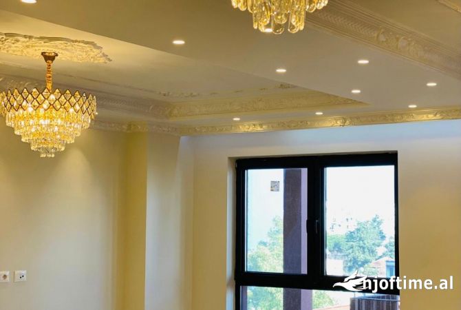 Ambiente Commerciale in Affitto 3+1 a Tirana - 1,500 Euro