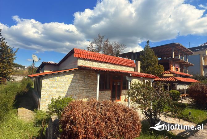 Ambiente Commerciale in Affitto 2+1 a Tirana - 1,500 Euro