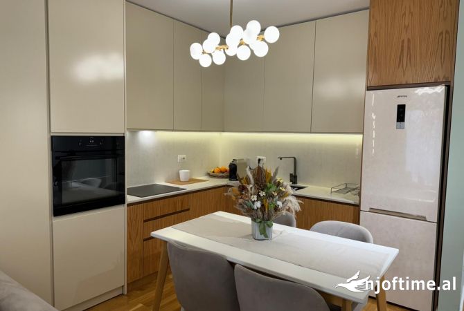 Shtepi me qera Apartament ne Tirane, 1+1, Mobilimi E mobiluar, Pagesa 950  Euro.