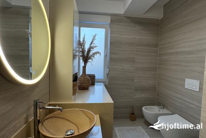 Shtepi me qera Apartament ne Tirane, 1+1, Mobilimi E mobiluar, Pagesa 950  Euro.