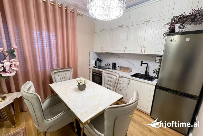 Shtepi me qera Apartament ne Tirane, 2+1, Mobilimi E mobiluar, Pagesa 1,300  Euro.