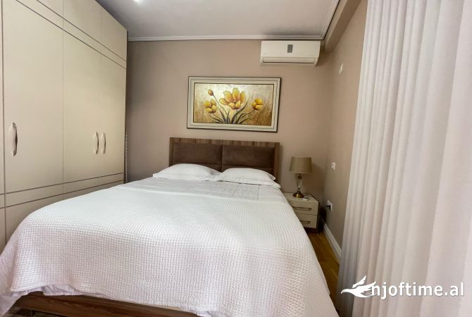 Shtepi me qera Apartament ne Tirane, 2+1, Mobilimi E mobiluar, Pagesa 1,300  Euro.
