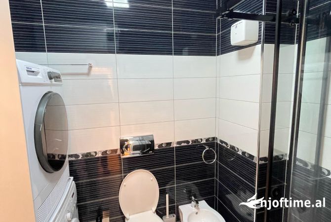 Shtepi me qera Apartament ne Tirane, 2+1, Mobilimi E mobiluar, Pagesa 1,300  Euro.