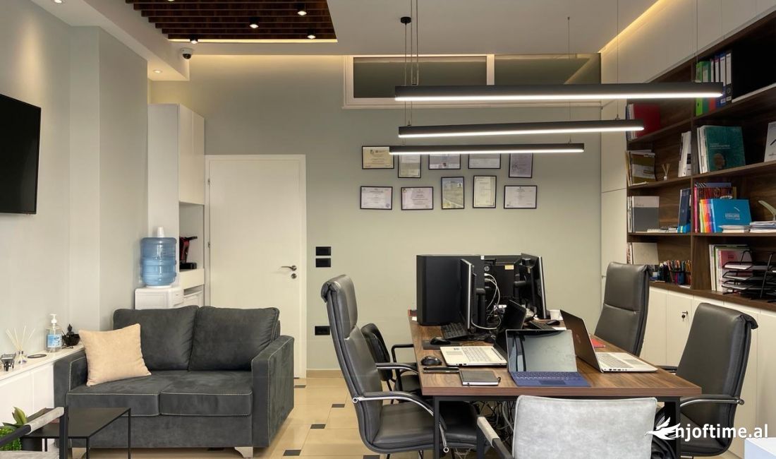 🔑Shitet Ambient Biznesi tek Komuna e Parisit 🌟…