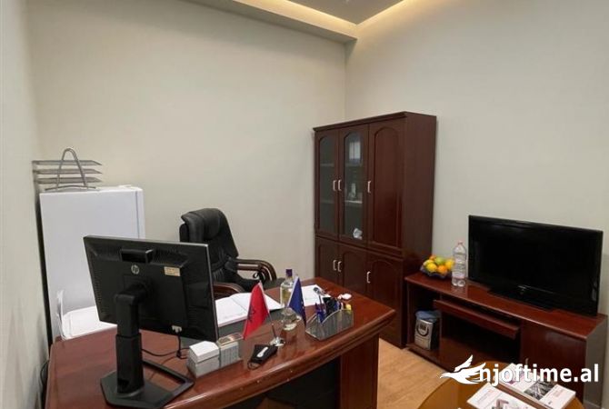 🔑Shitet Ambient Biznesi tek Komuna e Parisit 🌟…