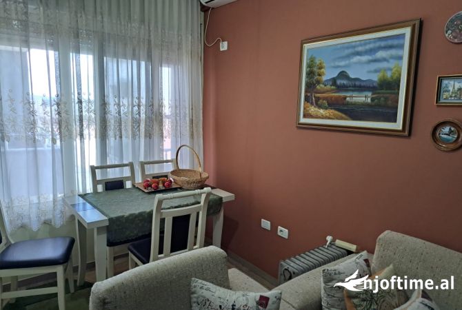 Shtepi ne shitje Apartament ne Tirane, 1+1, Mobilimi E mobiluar, Pagesa 100,000  Euro.