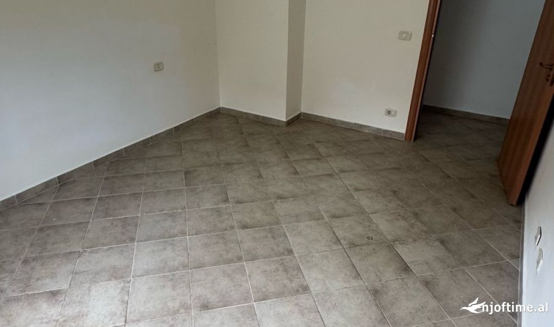 Shtepi me qera Apartament ne Tirane, 2+1, Mobilimi Bosh, pa mobiluar, Pagesa 700  Euro.