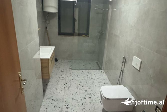 Shtepi me qera Apartament ne Tirane, 2+1, Mobilimi Bosh, pa mobiluar, Pagesa 700  Euro.