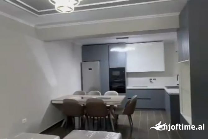 Shtepi ne shitje Apartament ne Tirane, 3+1, Mobilimi E mobiluar, Pagesa 318,000  Euro.
