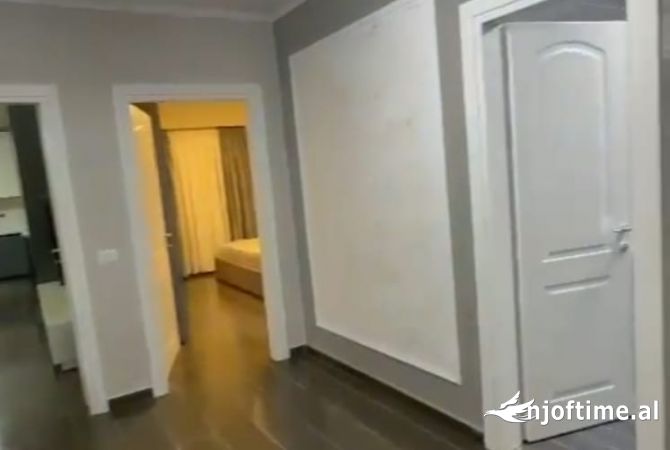 Shtepi ne shitje Apartament ne Tirane, 3+1, Mobilimi E mobiluar, Pagesa 318,000  Euro.
