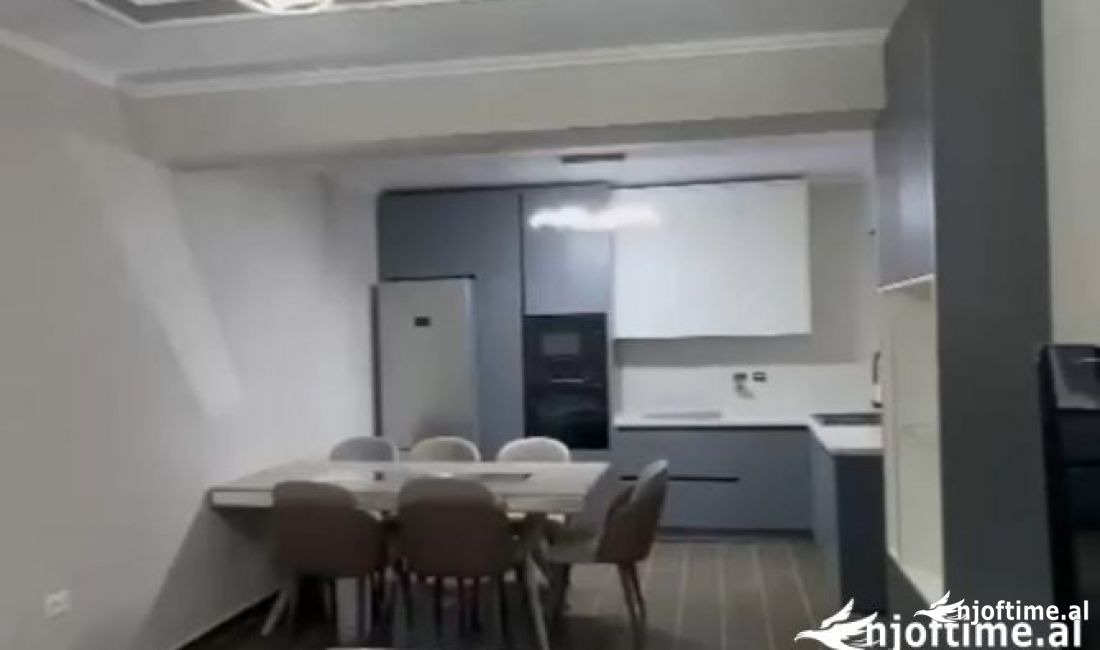 Shtepi ne shitje Apartament ne Tirane, 3+1, Mobilimi E mobiluar, Pagesa 318,000  Euro.