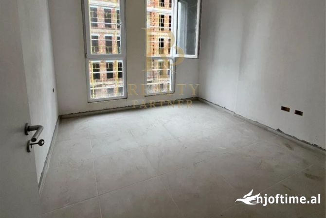 Shtepi ne shitje Apartament ne Tirane, 1+1, Mobilimi Bosh, pa mobiluar, Pagesa 66,000  Euro.
