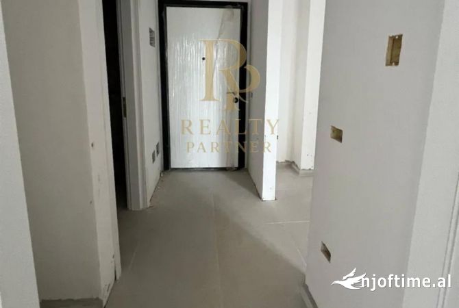 Shtepi ne shitje Apartament ne Tirane, 1+1, Mobilimi Bosh, pa mobiluar, Pagesa 66,000  Euro.
