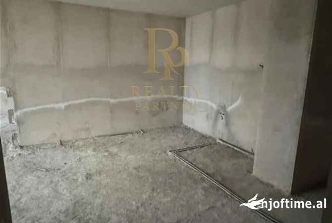 Shtepi ne shitje Apartament ne Tirane, 2+1, Mobilimi Bosh, pa mobiluar, Pagesa 106,000  Euro.