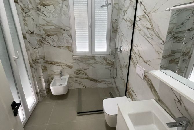 Shtepi me qera Apartament ne Tirane, 4+1, Mobilimi E mobiluar, Pagesa 2,000  Euro.