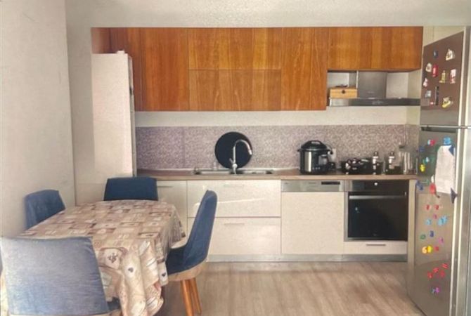 Shtepi ne shitje Apartament ne Tirane, 2+1, Mobilimi Bosh, pa mobiluar, Pagesa 164,700  Euro.