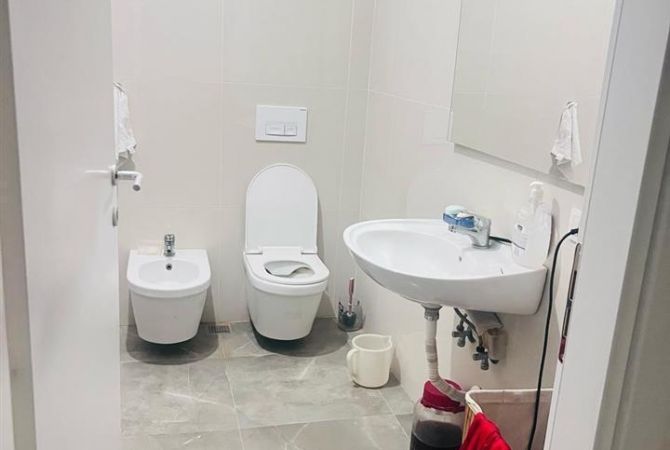 Shtepi ne shitje Apartament ne Tirane, 2+1, Mobilimi Bosh, pa mobiluar, Pagesa 164,700  Euro.