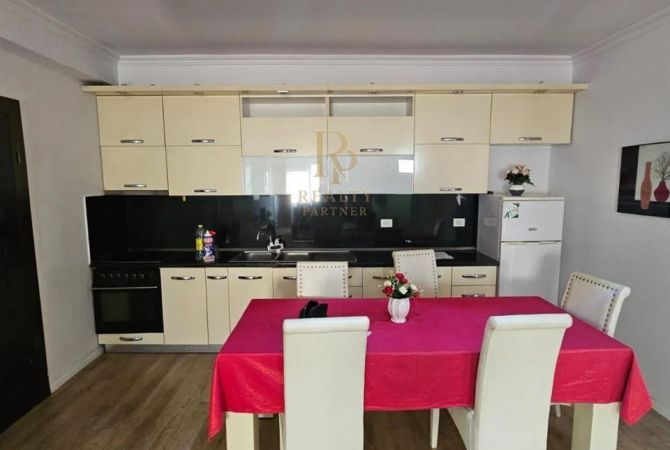 Shtepi ne shitje Apartament ne Tirane, 2+1, Mobilimi E mobiluar, Pagesa 120,000  Euro.