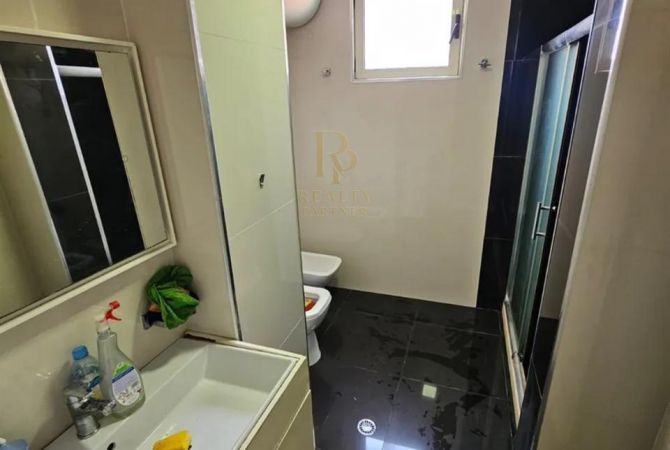 Shtepi ne shitje Apartament ne Tirane, 2+1, Mobilimi E mobiluar, Pagesa 120,000  Euro.
