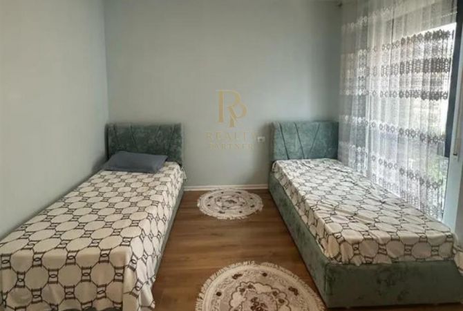 Shtepi me qera Apartament ne Tirane, 2+1, Mobilimi E mobiluar, Pagesa 700  Euro.