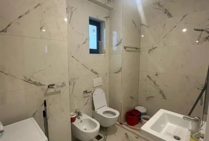 Shtepi me qera Apartament ne Tirane, 2+1, Mobilimi E mobiluar, Pagesa 700  Euro.
