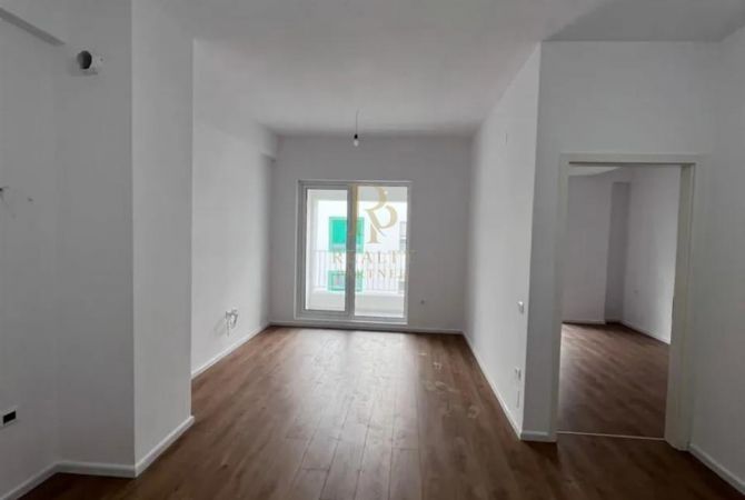 Shtepi ne shitje Apartament ne Tirane, 1+1, Mobilimi Bosh, pa mobiluar, Pagesa 98,000  Euro.