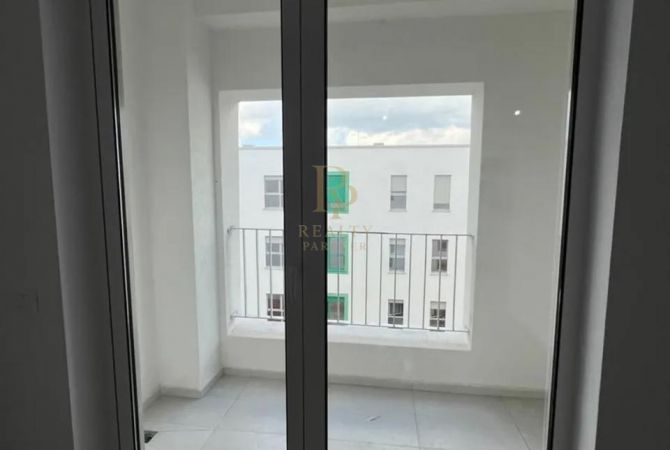 Shtepi ne shitje Apartament ne Tirane, 1+1, Mobilimi Bosh, pa mobiluar, Pagesa 98,000  Euro.