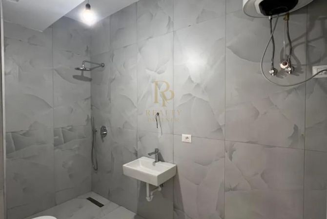 Shtepi ne shitje Apartament ne Tirane, 1+1, Mobilimi Bosh, pa mobiluar, Pagesa 98,000  Euro.