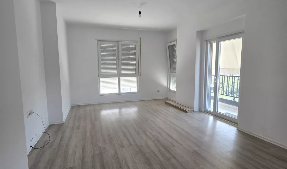 Shtepi ne shitje Apartament ne Tirane, 2+1, Mobilimi Bosh, pa mobiluar, Pagesa 170,000  Euro.