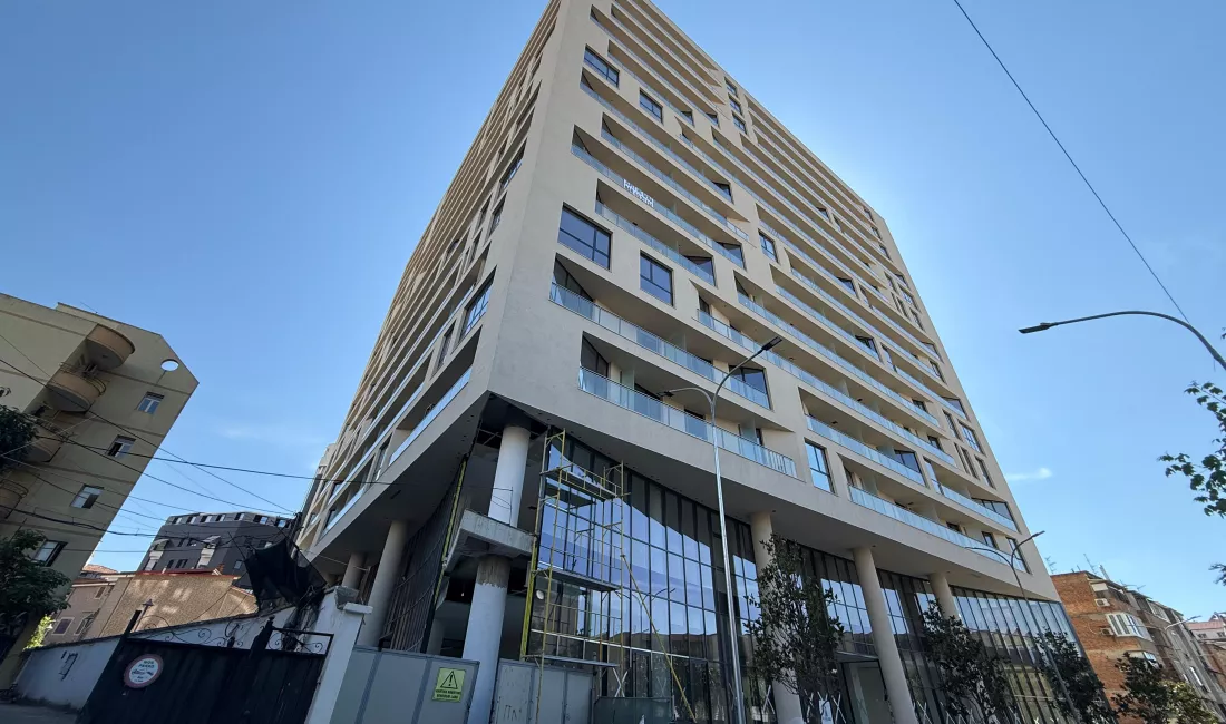 Shtepi ne shitje Apartament ne Tirane, 2+1, Mobilimi Bosh, pa mobiluar, Pagesa 254,000  Euro.