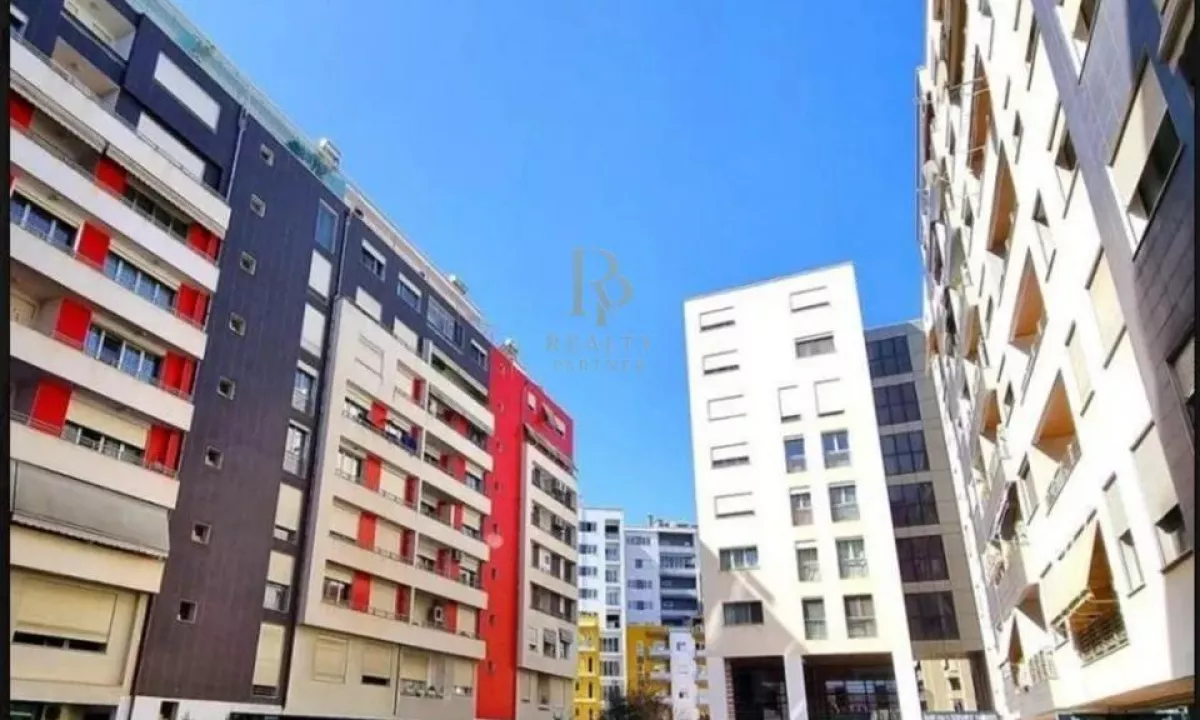 Shtepi ne shitje Duplex(shtepi me 2 kate) ne Tirane, 4+1, Mobilimi E mobiluar, Pagesa 1,728,000  Euro.