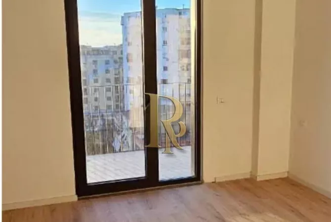 Shtepi ne shitje Apartament ne Tirane, 2+1, Mobilimi Bosh, pa mobiluar, Pagesa 397,000  Euro.