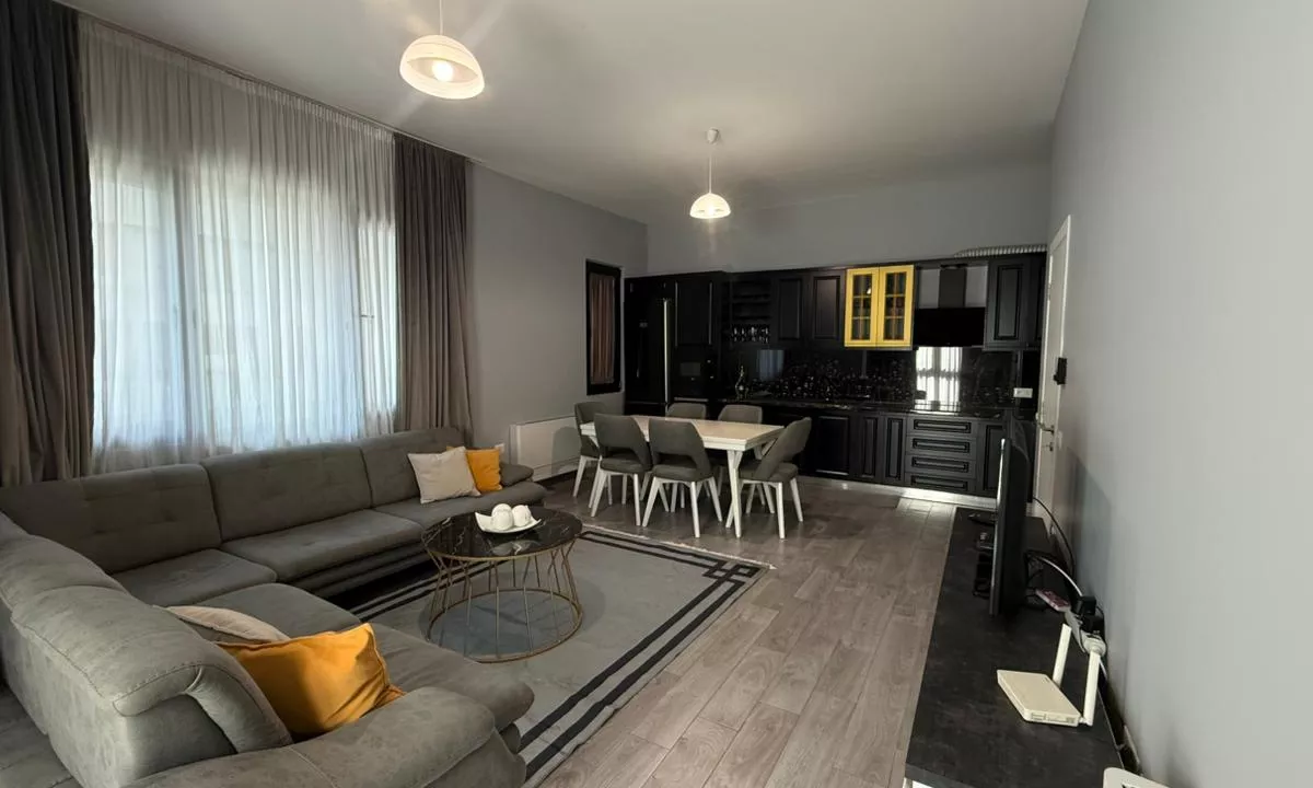 Shtepi me qera Apartament ne Tirane, 3+1, Mobilimi E mobiluar, Pagesa 1,200  Euro.